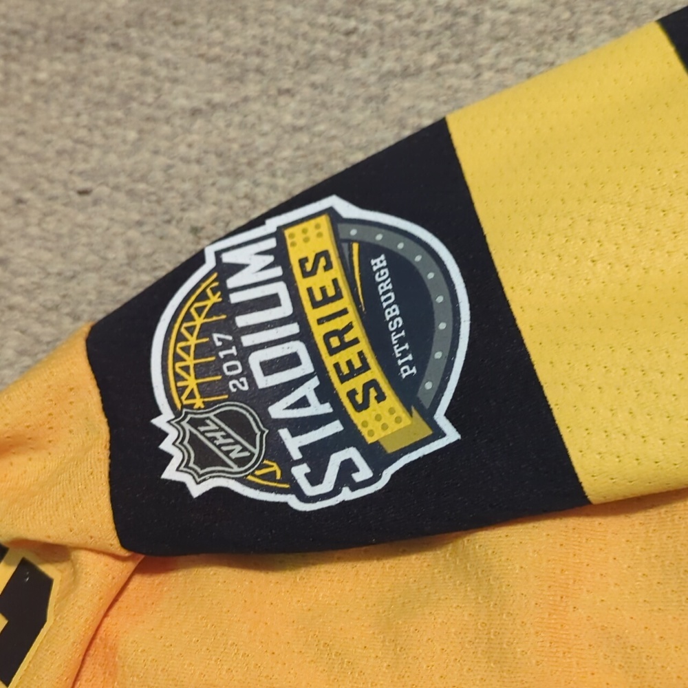 Youth Kris Letang 2017 Pittsburgh penguins stadium series jersey size XL - Picture 4 of 12